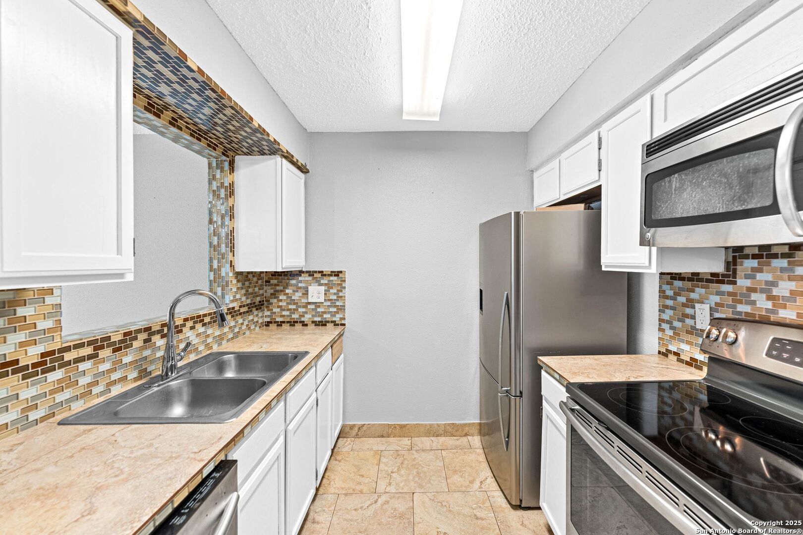 4949 Hamilton Wolfe Road, Unit 8104 San Antonio, TX 78229 - Photo 11 of 27 a kitchen with a sink stove and refrigerator