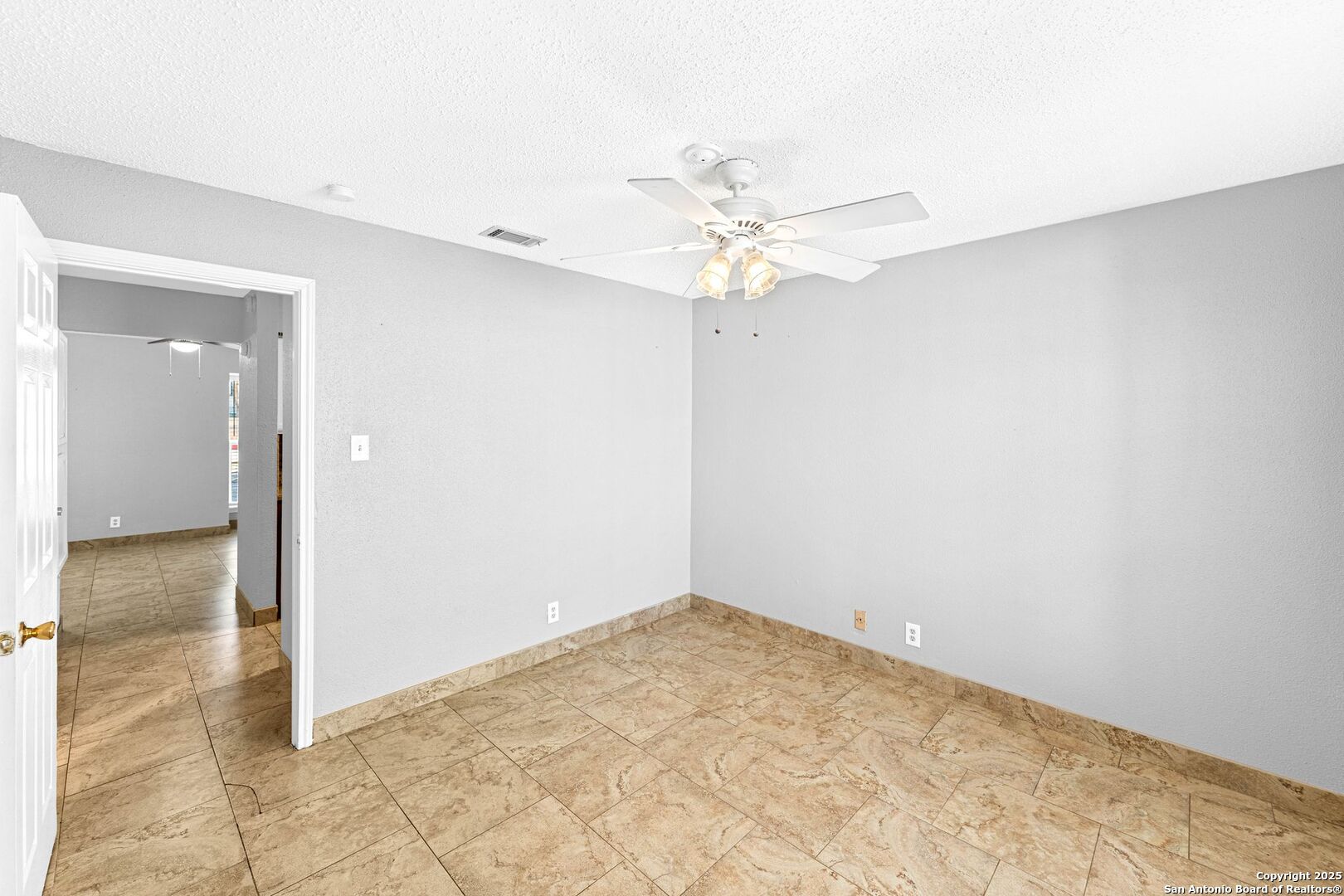 4949 Hamilton Wolfe Road, Unit 8104 San Antonio, TX 78229 - Photo 18 of 27 an empty room with a ceiling fan and a bathroom