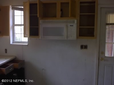 9725 Geiger Road Jacksonville, FL 32246 - Photo 3 of 8 KITCHEN