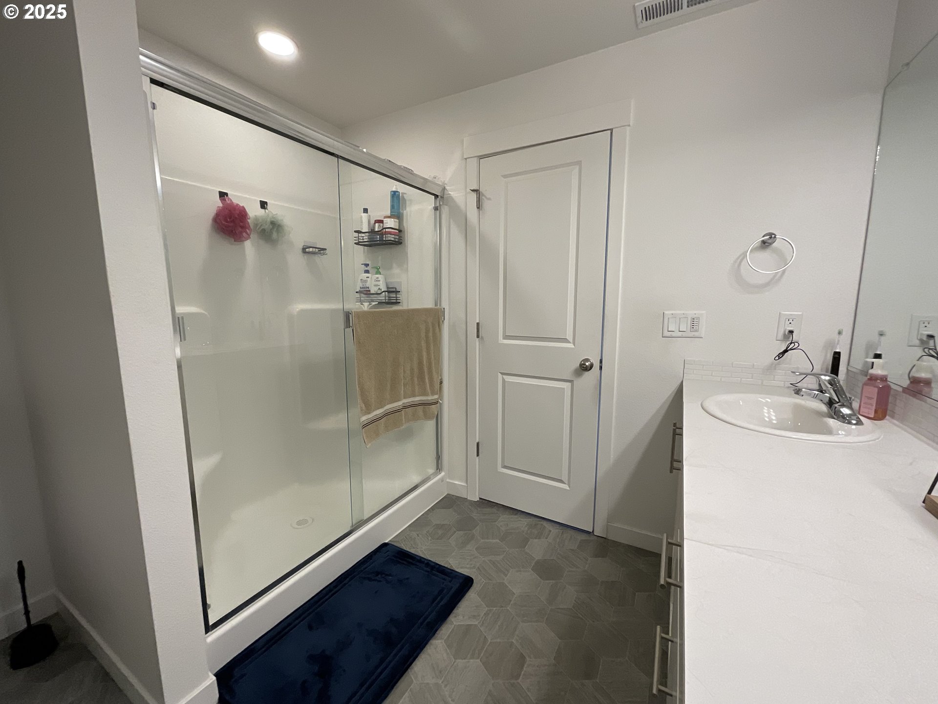 857 South 25th Avenue Cornelius, OR 97113 - Photo 15 of 22 a bathroom with a sink and a mirror