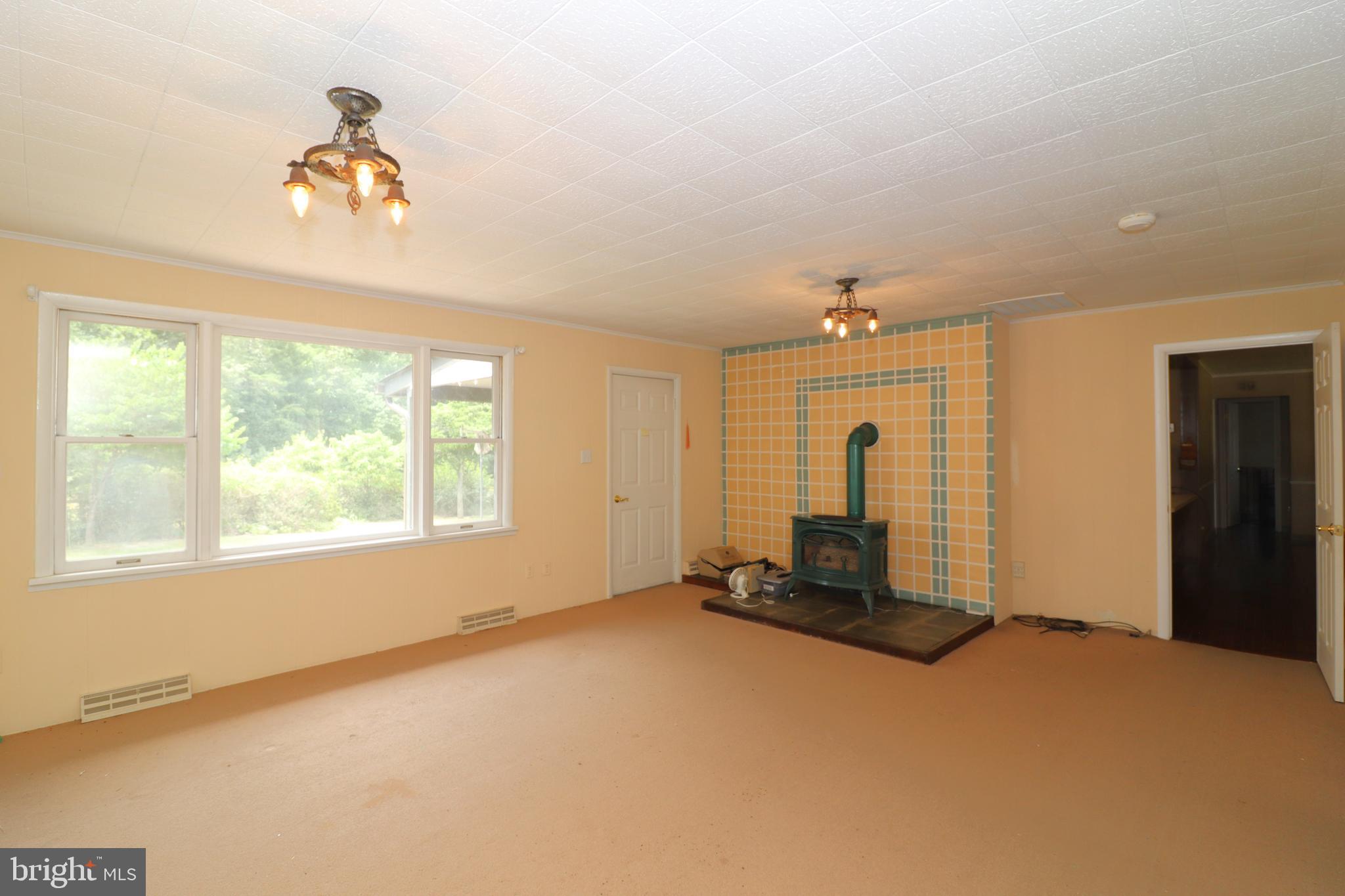 7652 Riverside Farm Road Marshall, VA 20115 - Photo 17 of 44 Family room