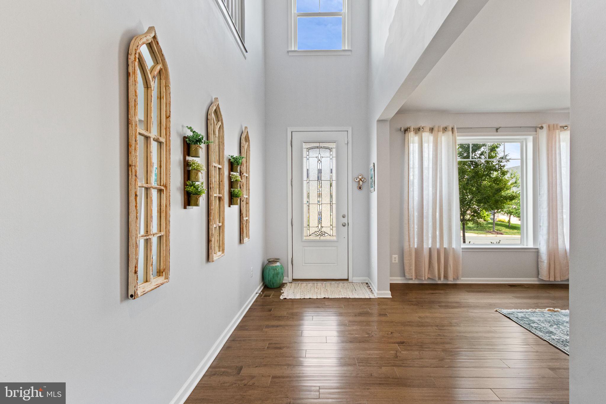 995 Aspen Road Stafford, VA 22554 - Photo 9 of 39 Two-story foyer sets the tone for gracious living