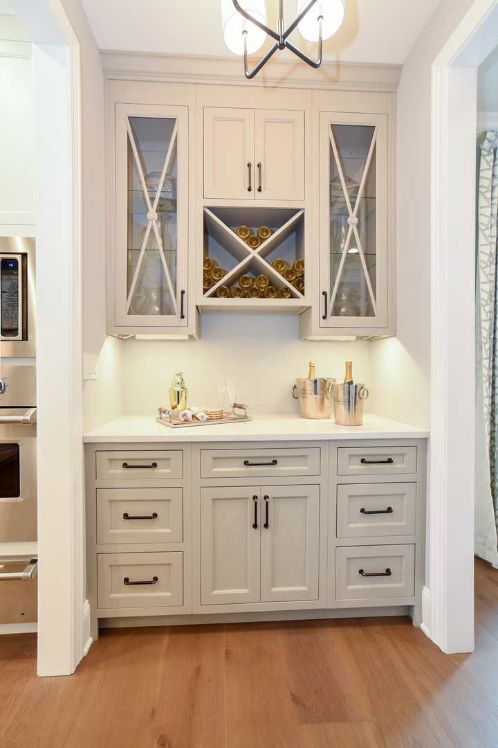 180 Orchard Circle Lake Forest, IL 60045 - Photo 6 of 15 a view of cabinets and window