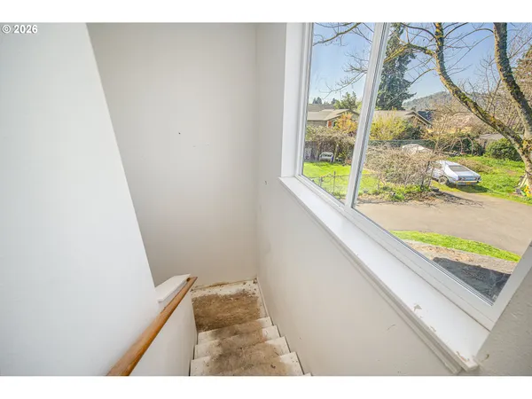 $305,000 | 207 35th Street, Springfield, OR 97478