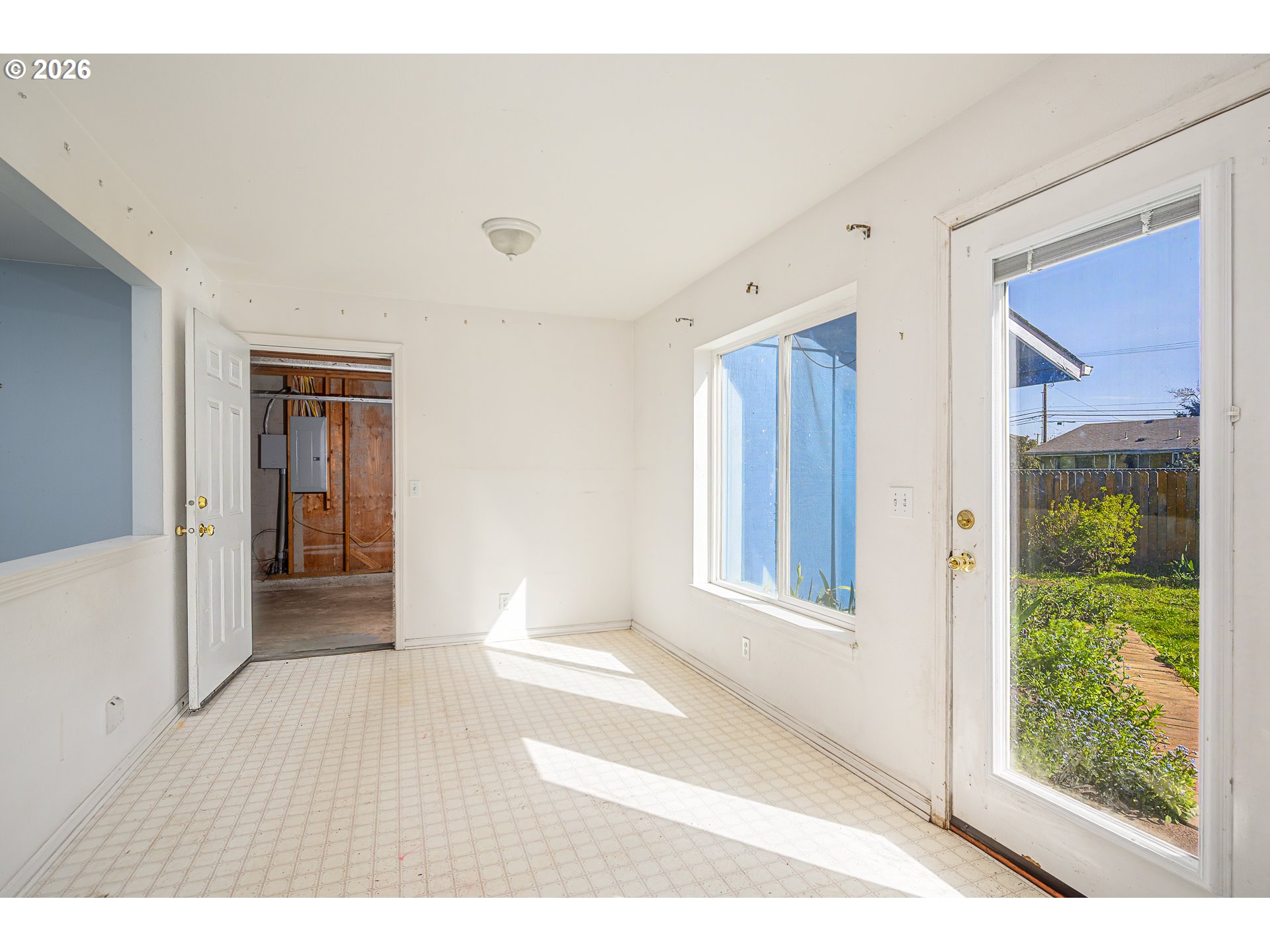 207 35th Street Springfield, OR 97478 - Photo 5 of 21