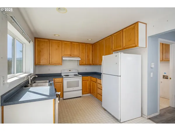 $305,000 | 207 35th Street, Springfield, OR 97478