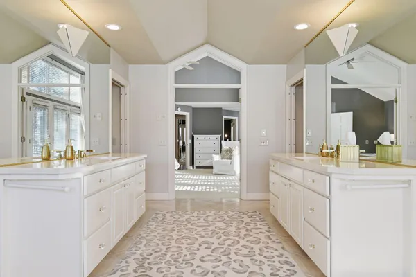 $2,250,000 | 45 Gideons Point Road, Tonka Bay, MN 55331