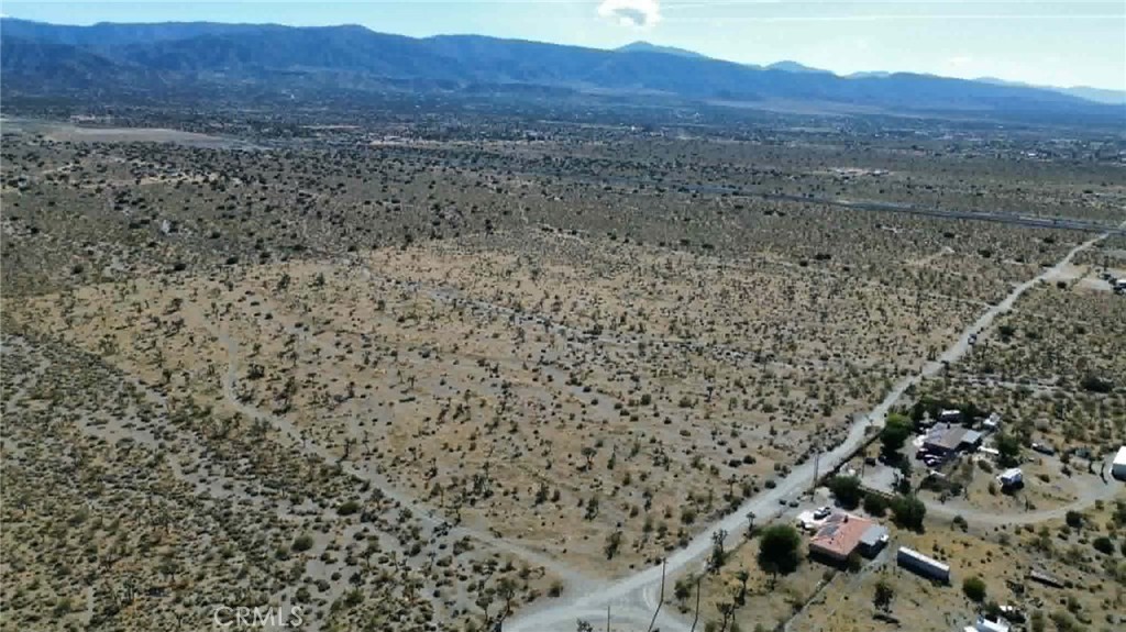 2525 Goss Road Pinon Hills, CA 92372 - Photo 3 of 6 a view of a dry yard and mountain