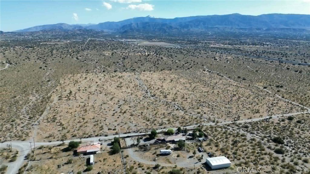 2525 Goss Road Pinon Hills, CA 92372 - Photo 5 of 6 a view of a dry yard