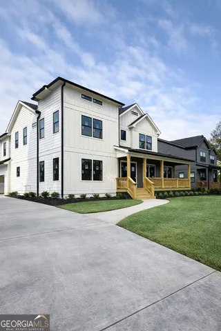 a view of a yard in front of a house