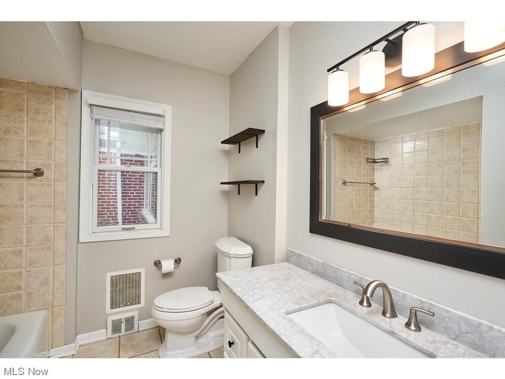 2468 Ridgewood Road Akron, OH 44313 - Photo 13 of 21 Full bathroom with tiled shower / bath, mirror, vanity, and light tile floors
