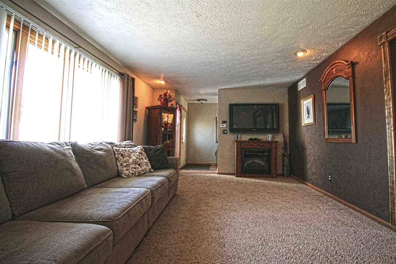 6361 White Dove Road Roscoe, IL 61073 - Photo 3 of 25 Gallery Image 3