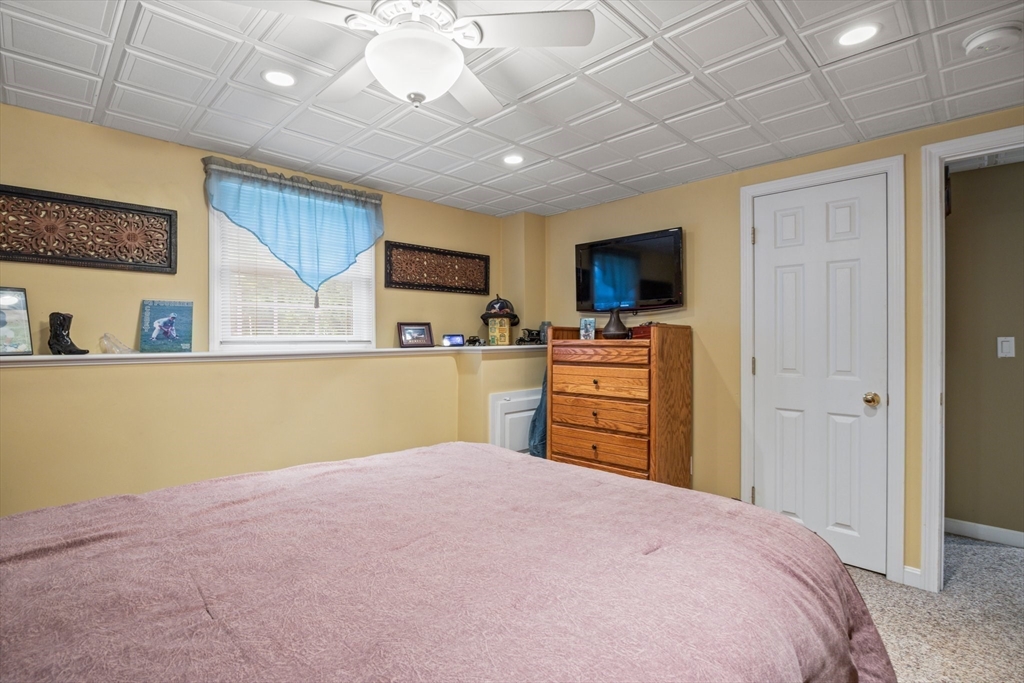 49 Edgewater Way Wareham, MA 02571 - Photo 27 of 42