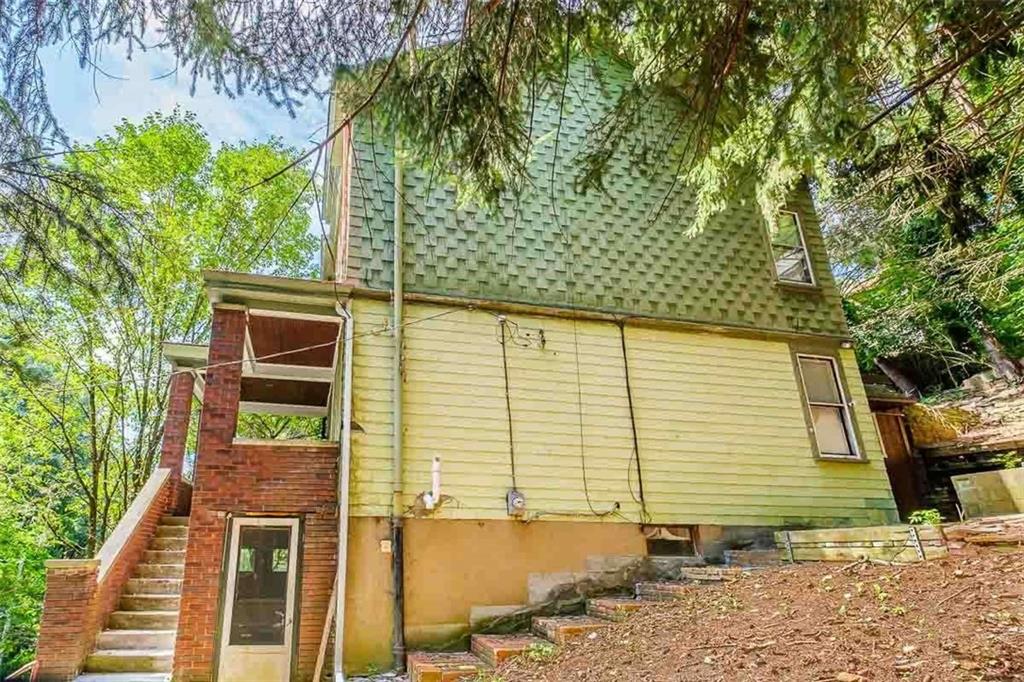 97 Royal Street Pittsburgh, PA 15212 - Photo 21 of 24 a back view of a house with a yard