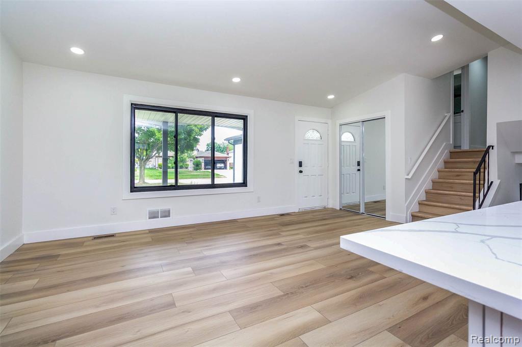 47387 Royal Road Macomb, MI 48044 - Photo 3 of 32 Gallery Image 3