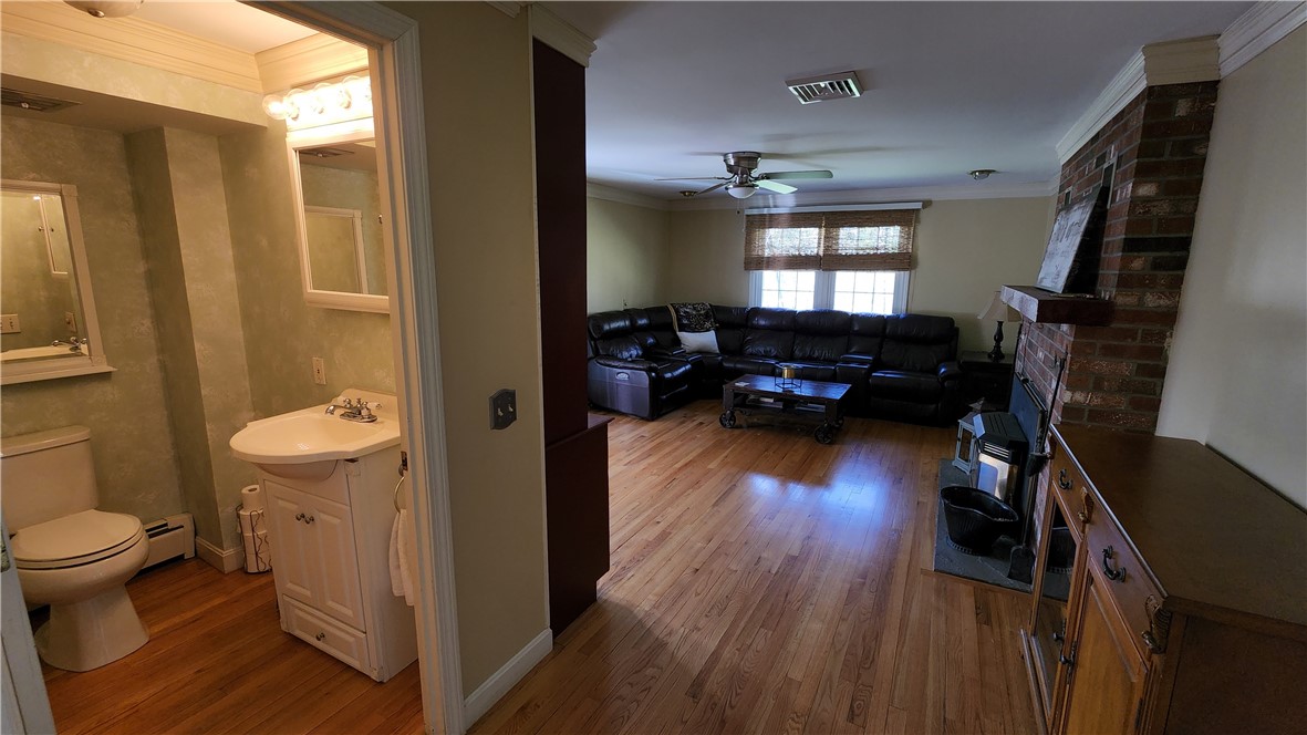 672 Plainfield Pike Scituate, RI 02857 - Photo 11 of 31