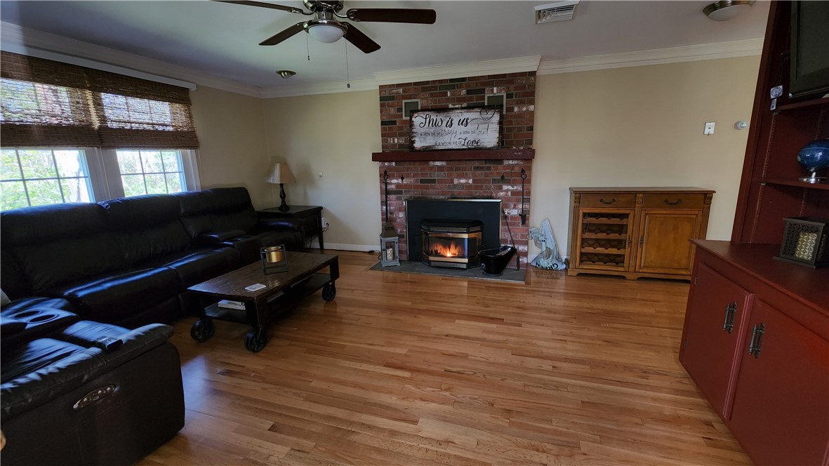 672 Plainfield Pike Scituate, RI 02857 - Photo 12 of 31