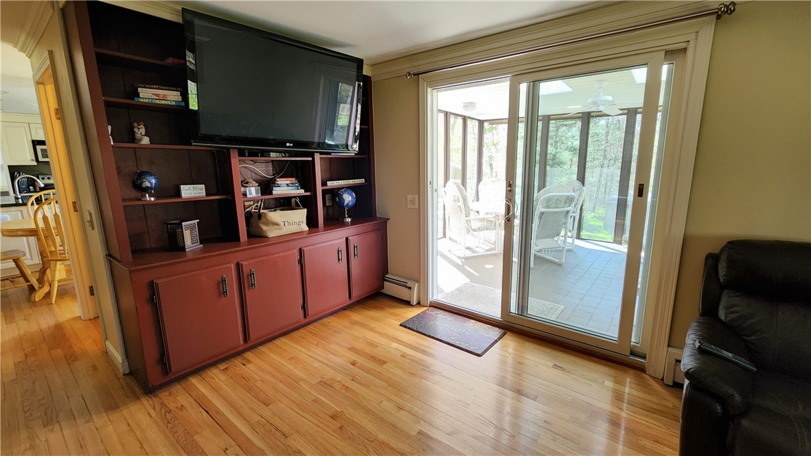 672 Plainfield Pike Scituate, RI 02857 - Photo 15 of 31