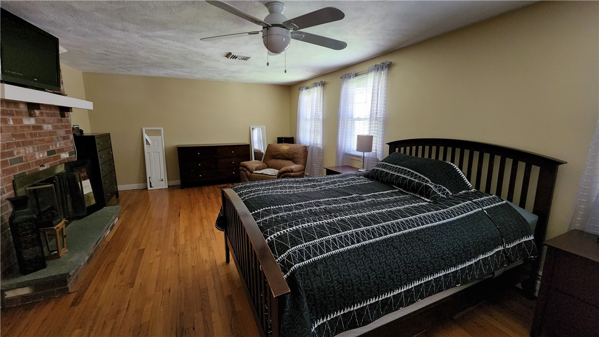 672 Plainfield Pike Scituate, RI 02857 - Photo 23 of 31