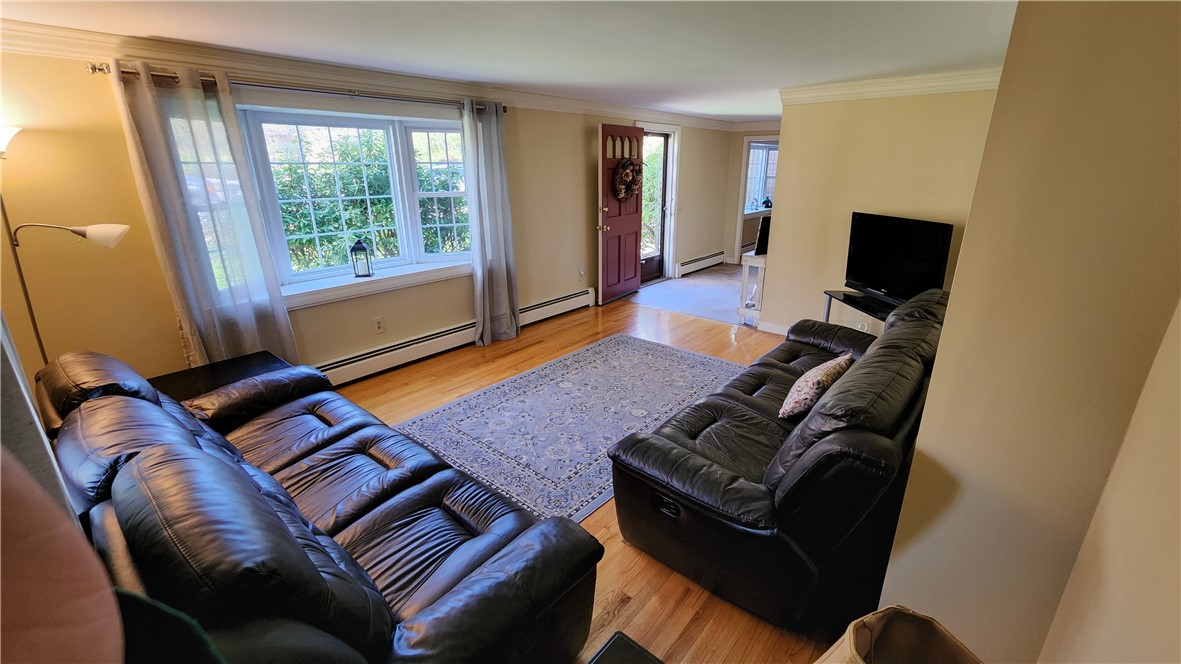 672 Plainfield Pike Scituate, RI 02857 - Photo 4 of 31