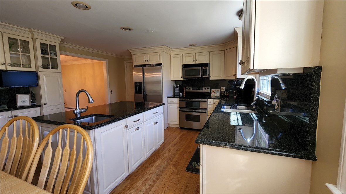 672 Plainfield Pike Scituate, RI 02857 - Photo 5 of 31