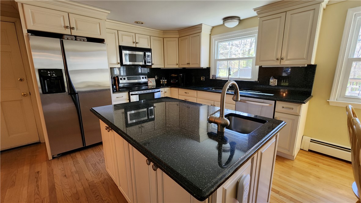 672 Plainfield Pike Scituate, RI 02857 - Photo 6 of 31