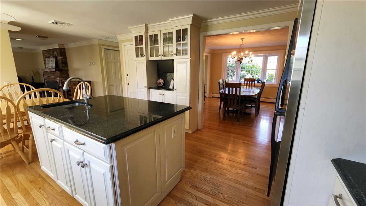 672 Plainfield Pike Scituate, RI 02857 - Photo 7 of 31