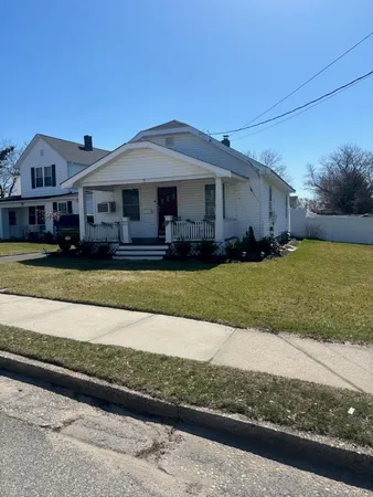 $3,200 | 22 West 1st Street, Patchogue, NY 11772
