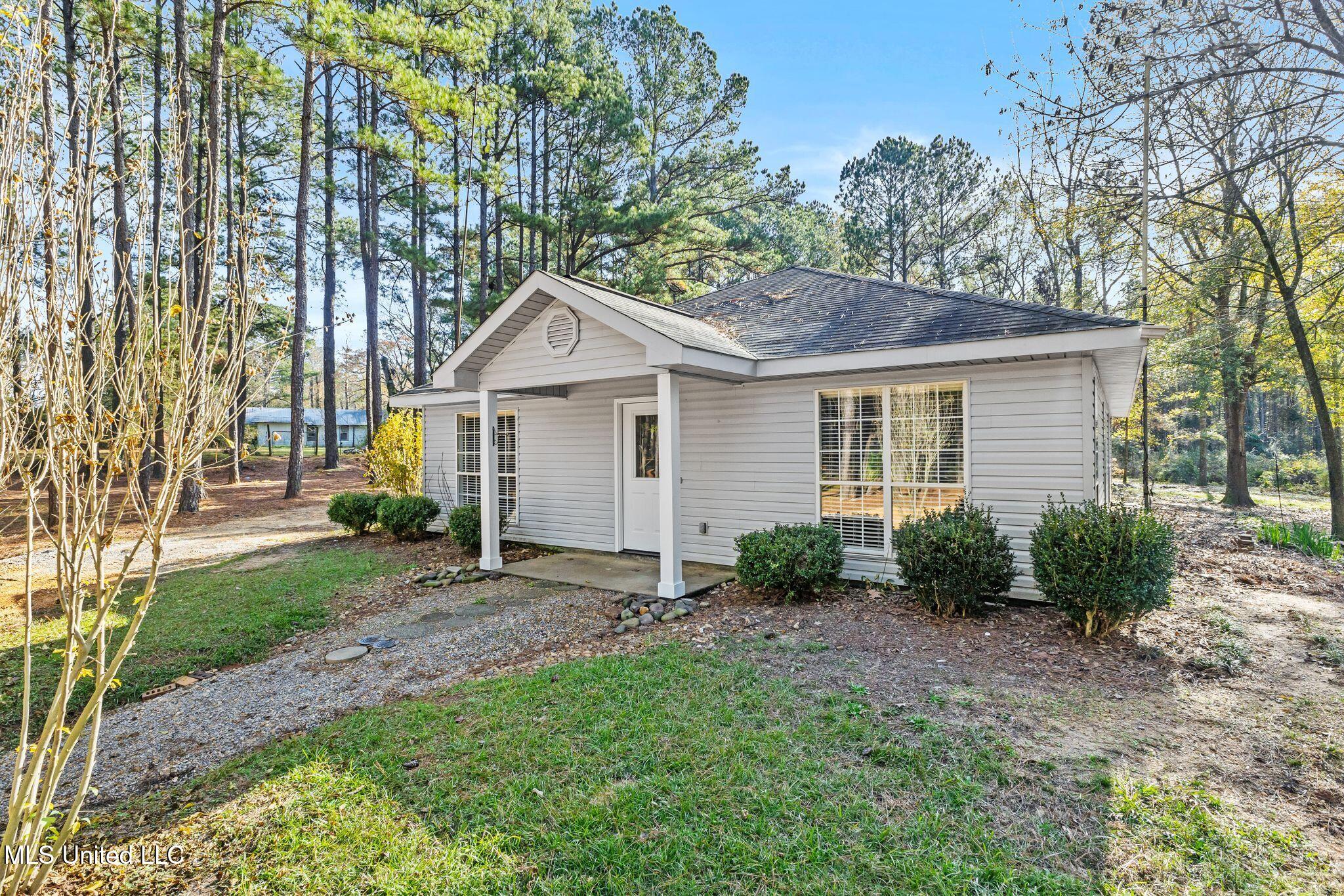 119 Sumrall Road Sumrall, MS 39482 - Photo 3 of 20 119_Sumrall_Rd_Refresh-3