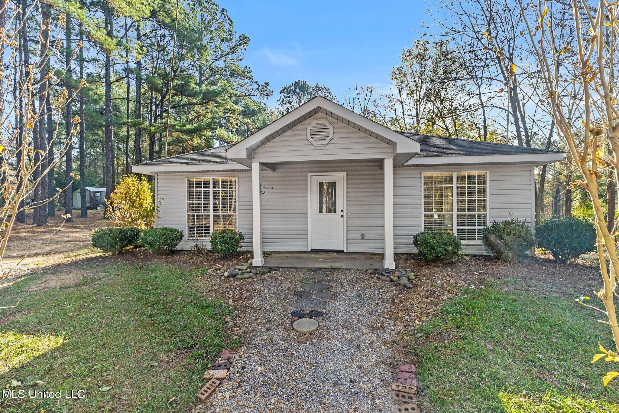 119 Sumrall Road Sumrall, MS 39482 - Photo 4 of 20 119_Sumrall_Rd_Refresh-4