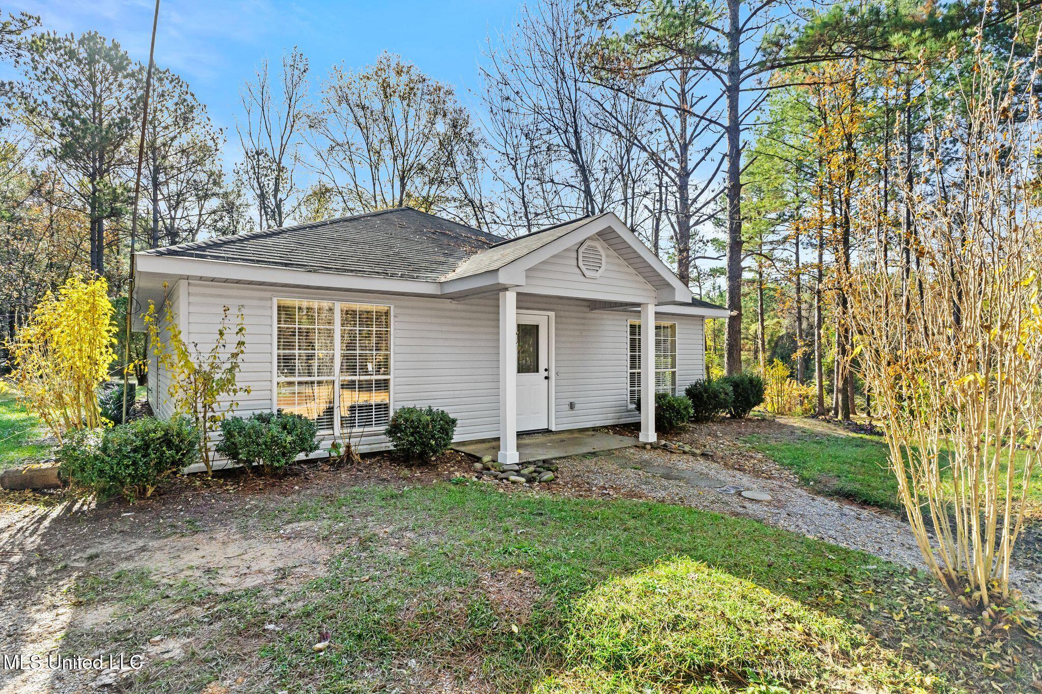 119 Sumrall Road Sumrall, MS 39482 - Photo 5 of 20 119_Sumrall_Rd_Refresh-5