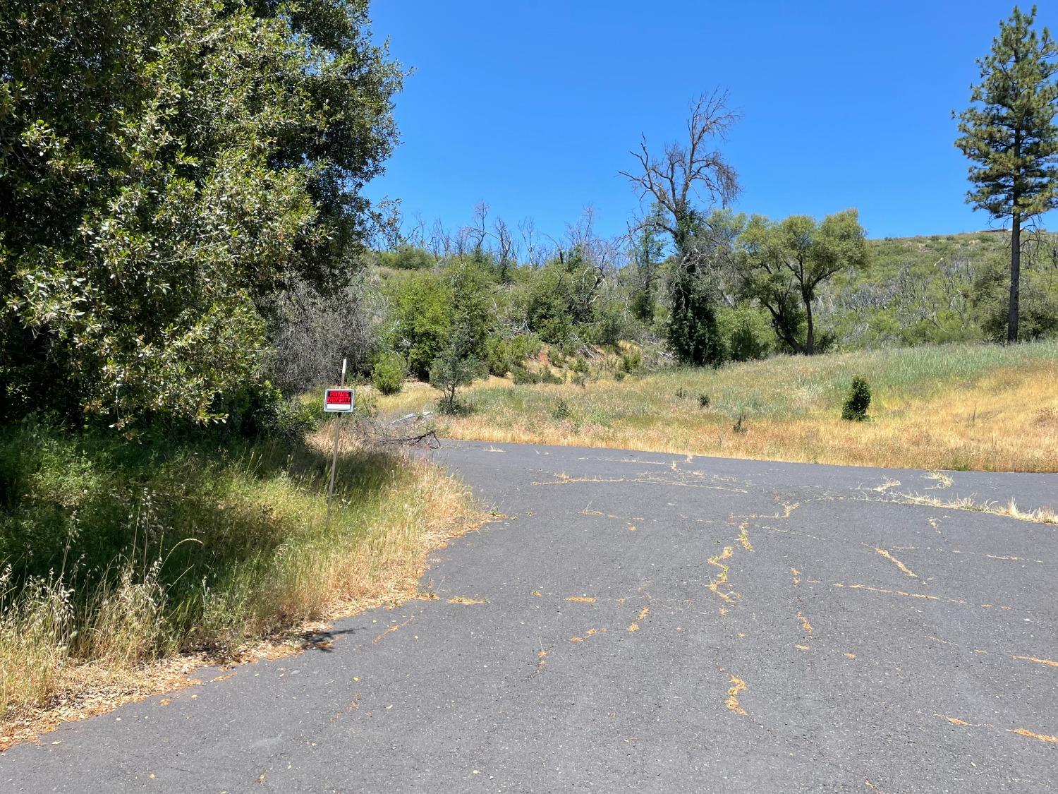 Entering the access from Mountain Ranch Road