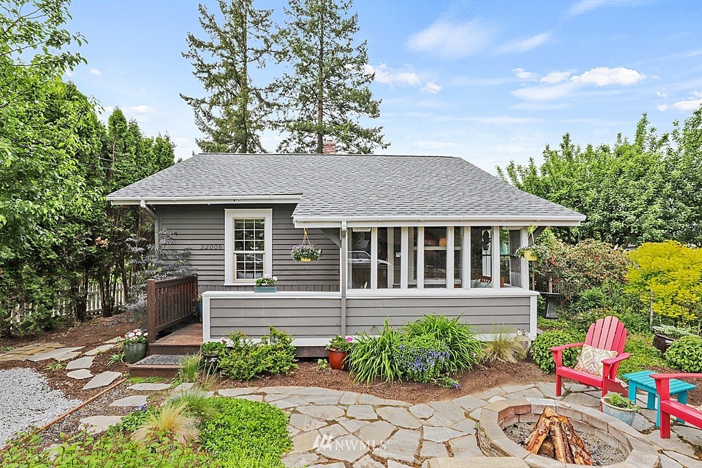 32006 East Rutherford Street Carnation, WA 98014 - Photo 2 of 22 Gallery Image 2