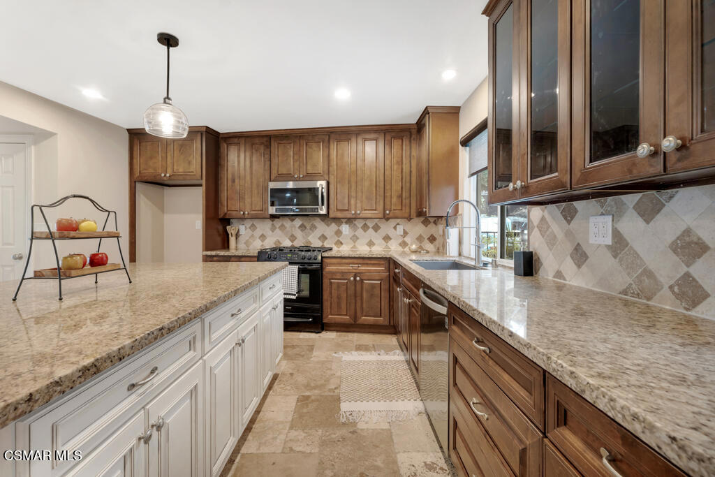 90 La Paz Court Simi Valley, CA 93065 - Photo 16 of 87