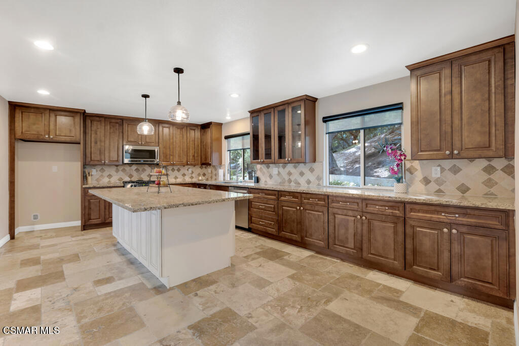 90 La Paz Court Simi Valley, CA 93065 - Photo 10 of 87