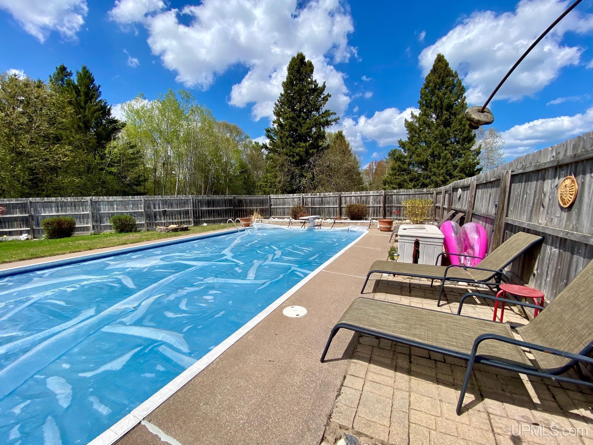 105 Ridge Lane Marquette, MI 49855 - Photo 4 of 78 Gallery Image 4