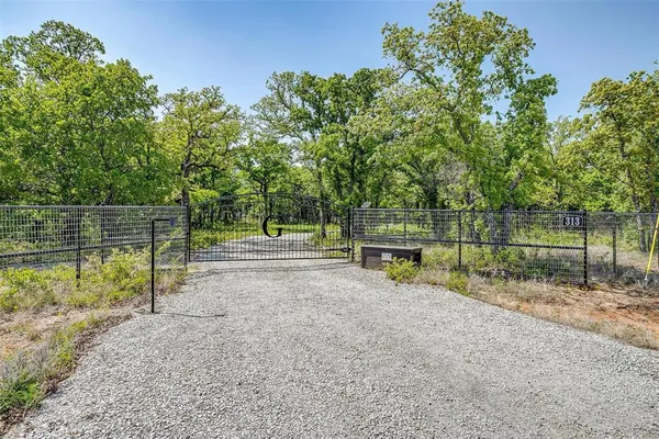 $525,000 | 313 Broken Road, Perrin, TX 76486