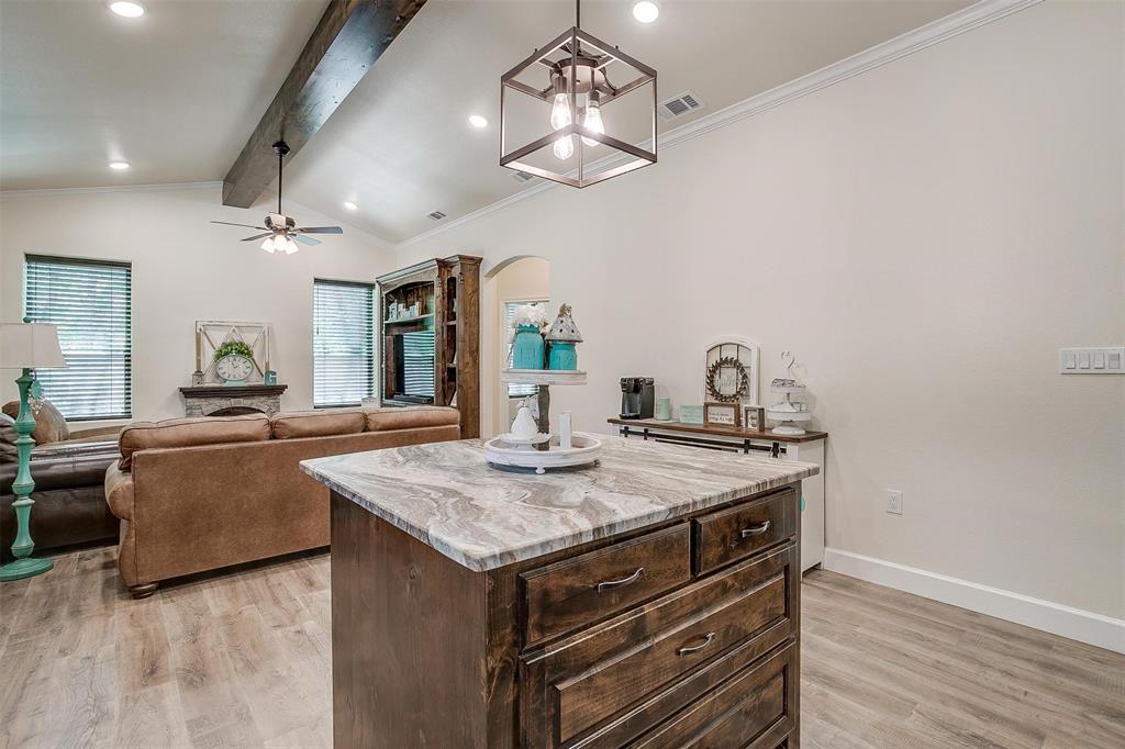 313 Broken Road Perrin, TX 76486 - Photo 11 of 38