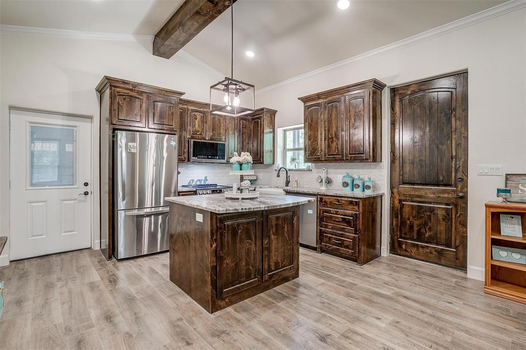 313 Broken Road Perrin, TX 76486 - Photo 7 of 38