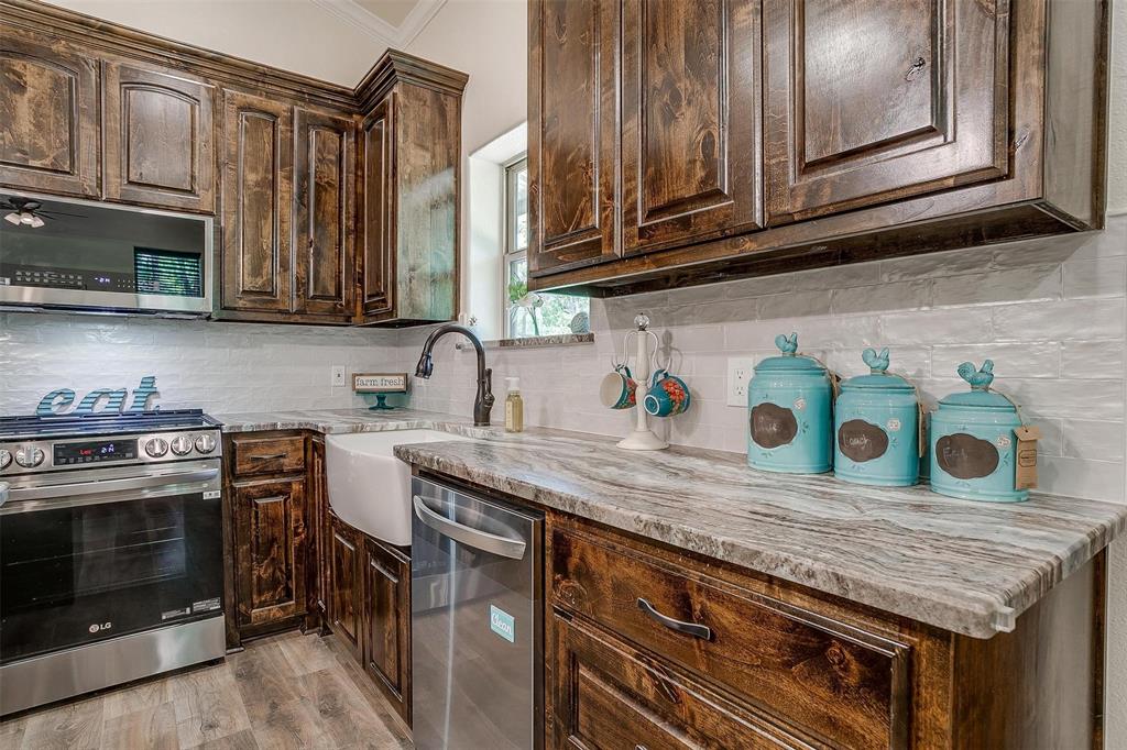 313 Broken Road Perrin, TX 76486 - Photo 10 of 38