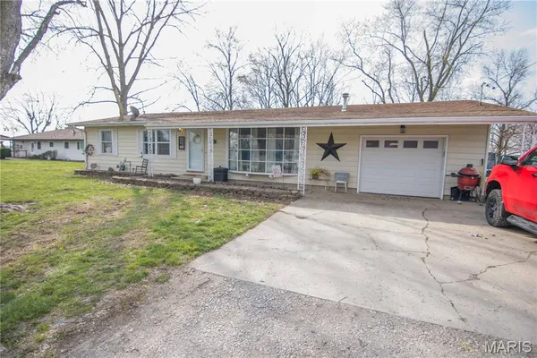 $148,000 | 416 East Bayles Street, Brownstown, IL 62418