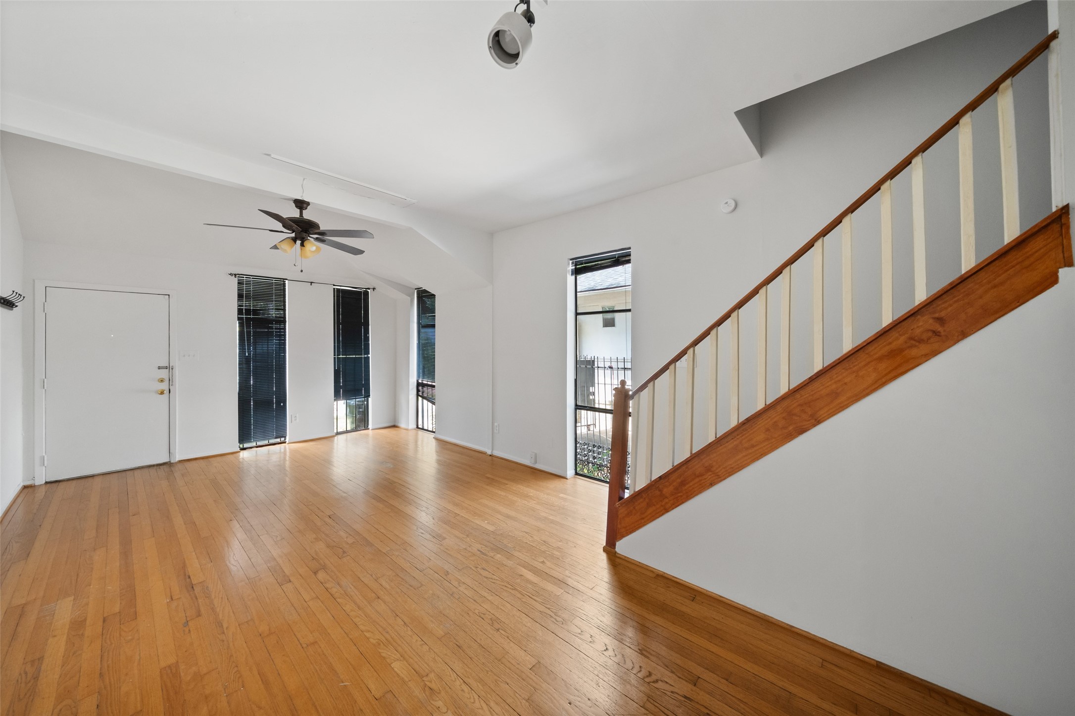 518 Hawthorne Street, Unit 2 Houston, TX 77006 - Photo 6 of 15 a view of an entryway with wooden floor