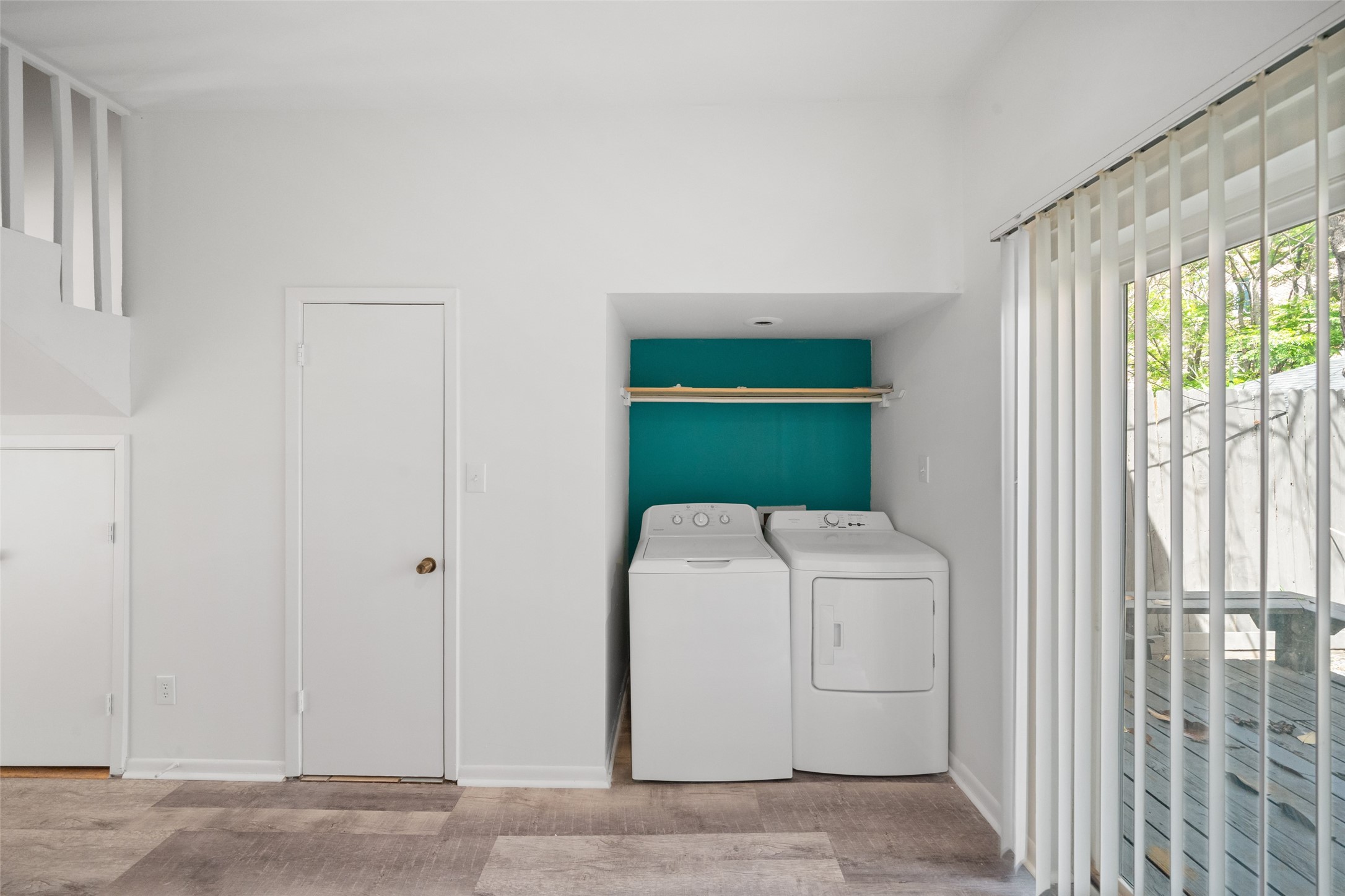 518 Hawthorne Street, Unit 2 Houston, TX 77006 - Photo 8 of 15 a utility room with dryer and washer