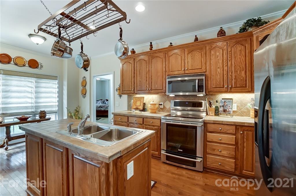 9180 Meadowood Road Mount Pleasant, NC 28124 - Photo 13 of 37 a kitchen with granite countertop a sink stove and refrigerator