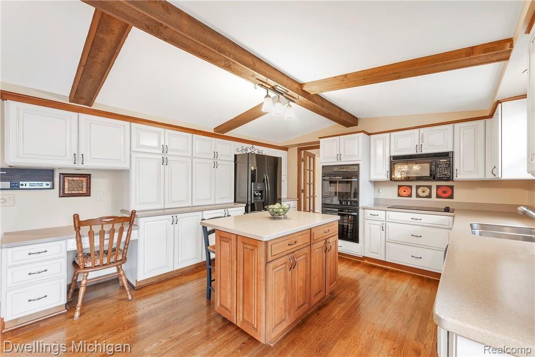 3633 Summit Ridge Drive Rochester, MI 48306 - Photo 20 of 53 3633-Summit-Ridge-Drive-Rochester-Hills-48306-windowstill-20.jpg