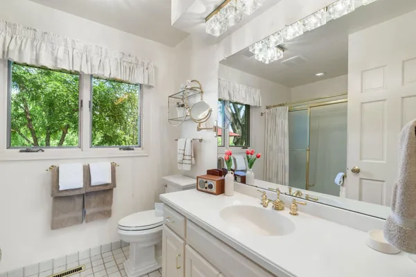 $1,100,000 | 481 Peavey Lane, Wayzata, MN 55391