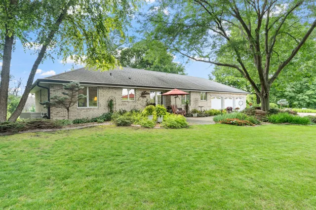 $1,100,000 | 481 Peavey Lane, Wayzata, MN 55391