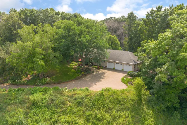 $1,100,000 | 481 Peavey Lane, Wayzata, MN 55391
