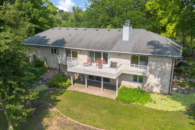 $1,100,000 | 481 Peavey Lane, Wayzata, MN 55391