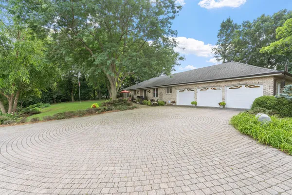 $1,100,000 | 481 Peavey Lane, Wayzata, MN 55391